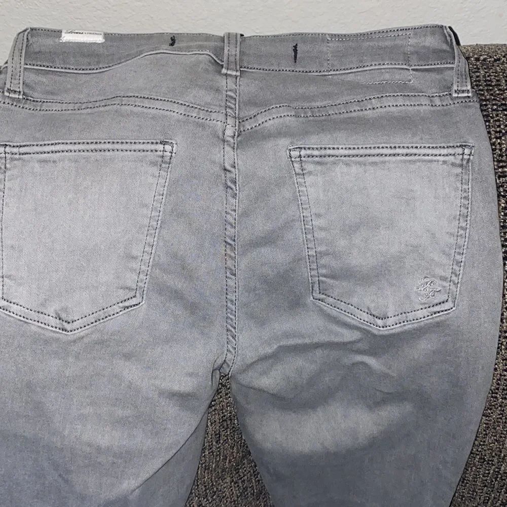 ✨ HP✨Lovers + Friends Gray Ricky Skinny Jeans✨ - Picture 9 of 10